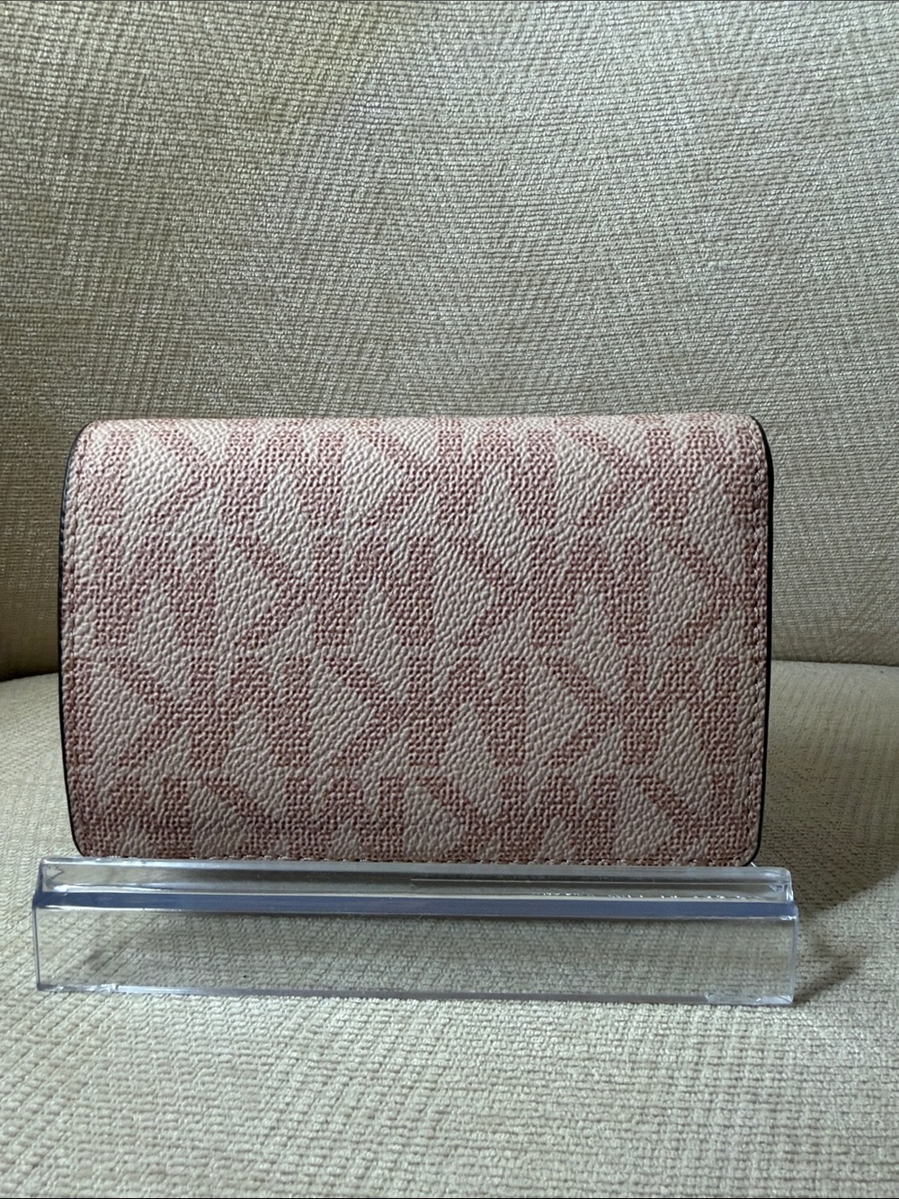 Michael Kors Blush Signature Compact Wallet with Gold Logo - Picture 3 of 9